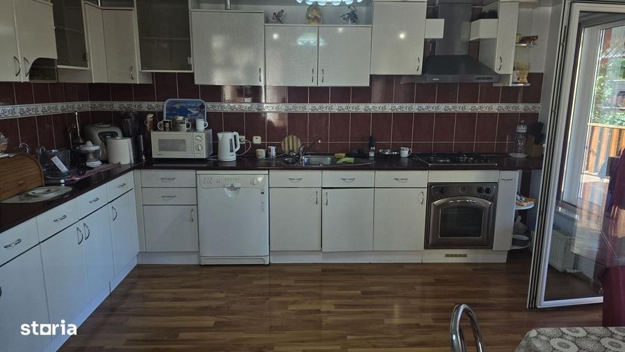 Casă cu 4 camere cu Teren 1159 Mp în Ceangăi