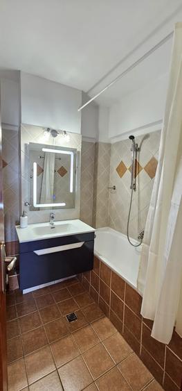 Apartament cu 2 camere decomandat în Calea Victoriei
