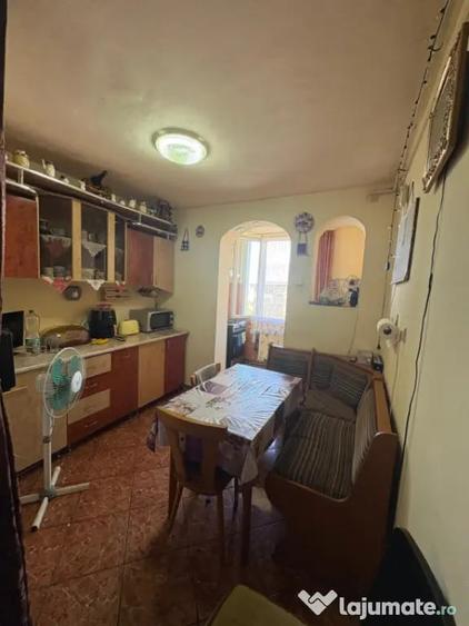 Apartament cu 3 camere decomandat în Vest