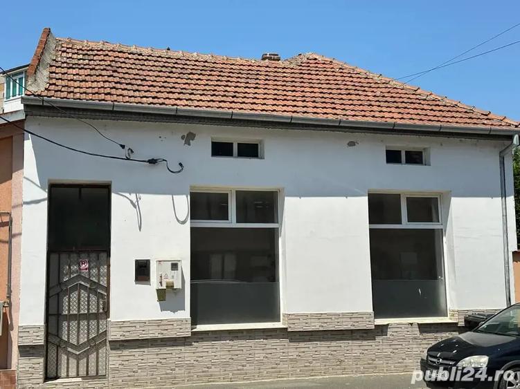 Casă cu 3 camere cu Teren 250 Mp în Central