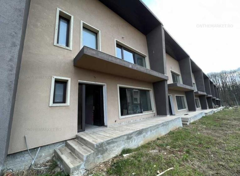 Casă cu 4 camere în Ghermănești