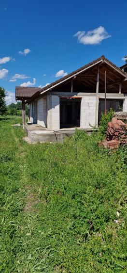 Casă individuală cu 3 camere cu Teren 2712 Mp în Oarda