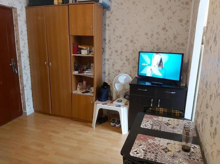 Garsonieră decomandată în Titan