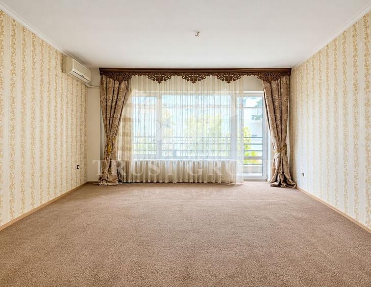 Apartament cu 4 camere decomandat în Primăverii