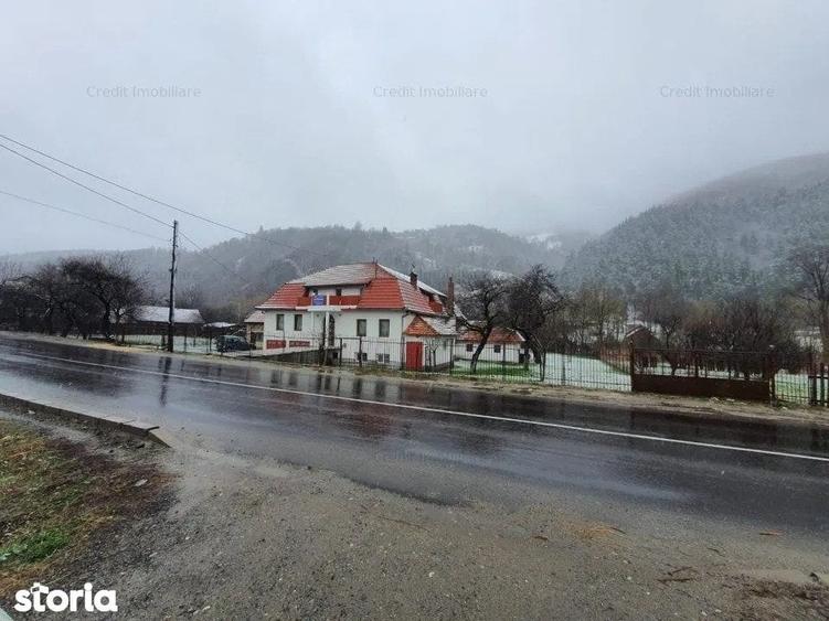 PENSIUNE aplasata in frumoasa statiune BRAN/MOIECIU - 1