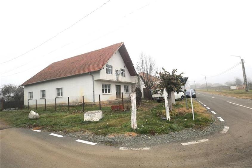 Casa 200 mp+ teren 1100 mp, 2 fronturi stradale - 2