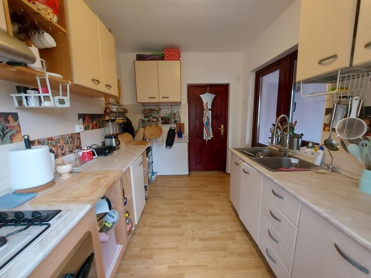 Casă individuală cu 7 camere cu Canalizare în Bragadiru
