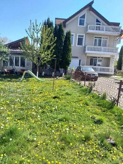 Imobil la col? de strada (Vila) Roman, Bd Republicii - 1