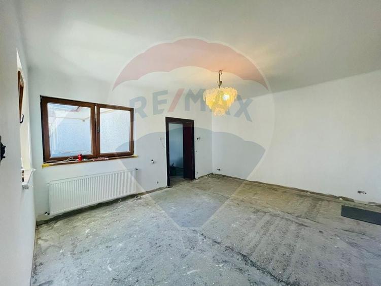 Casă / Vilă cu 6 camere de închiriat în zona Calea Dumbravii - 11