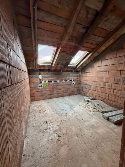 Casă / Vilă cu 6 camere de vânzare - 8