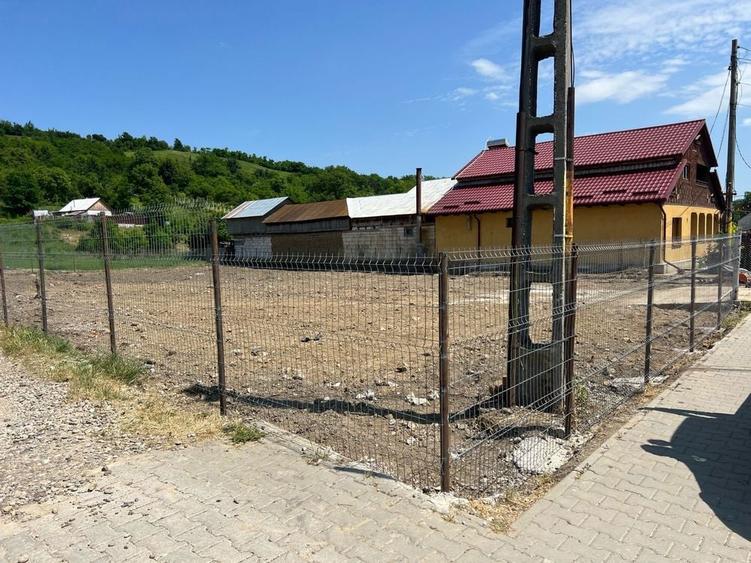 Teren de inchiriat in centrul localitatii Helegiu, judetul Bacau - 1