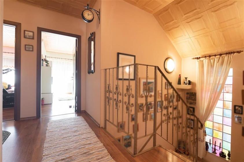 Casa P+M cu 4 camere+living+loc de luat masa in Santion - 32