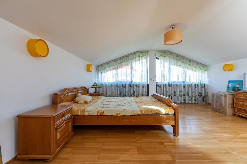 Vilă cu 7 camere de vânzare în zona Centrală Orașul  BUHUȘI - 31