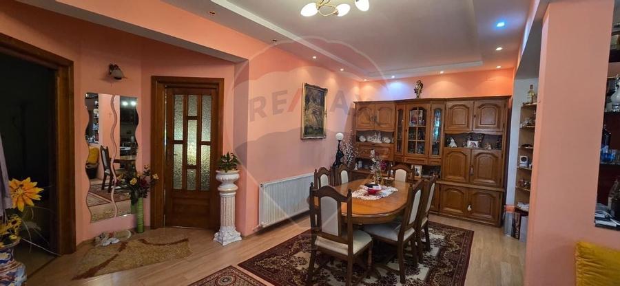 Casă cu etaj deosebită în Chișineu-Criș – un cămin creat cu suflet - 32