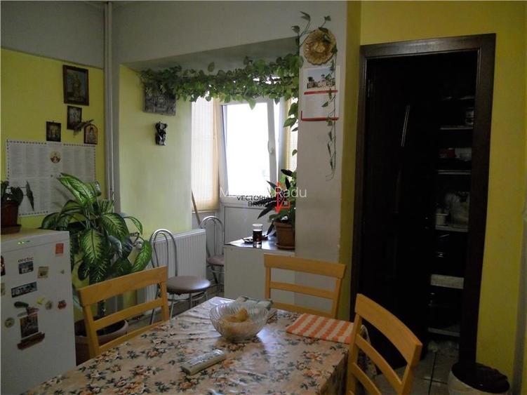 4 camere, decomandat, 90mp, bloc 1984, Basarabia - Diham 4 camere, decomandat, 90mp, bloc 1984, Basarabia - Diham