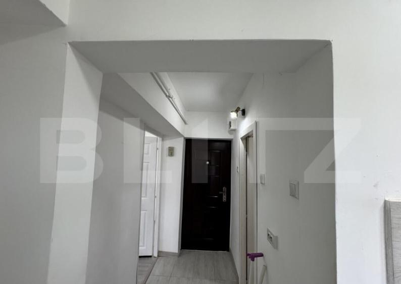 Garsoniera 30 mp, zona 9 Mai - 2