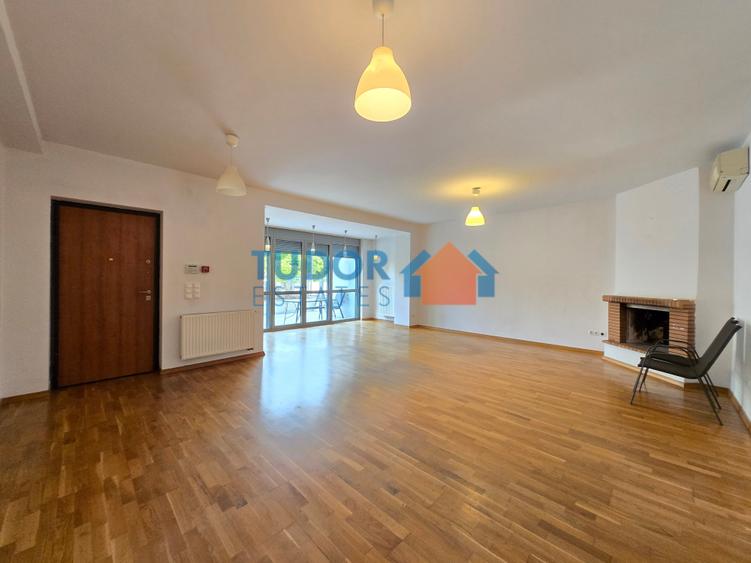 Elegant Multi-Level Home with 4 Bedrooms and Expansive Terraces in Green Lake - 2