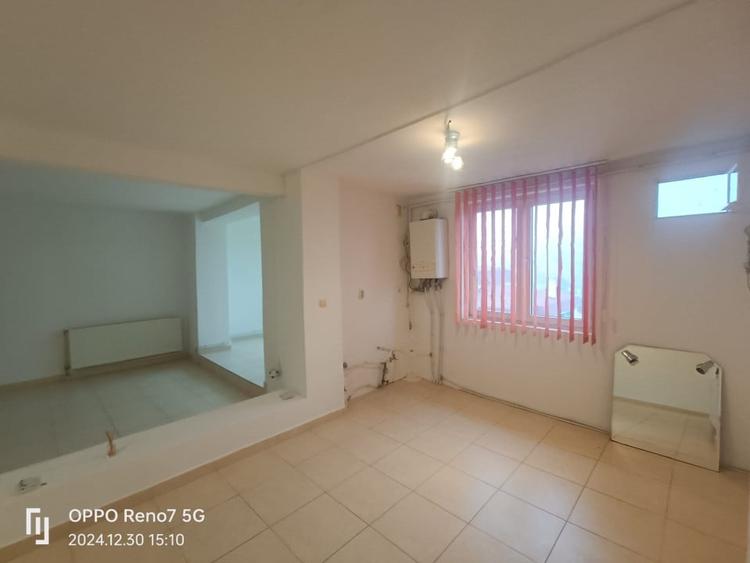 Apartament de vanzare 4 camere - living și 3 dormitoare - 5