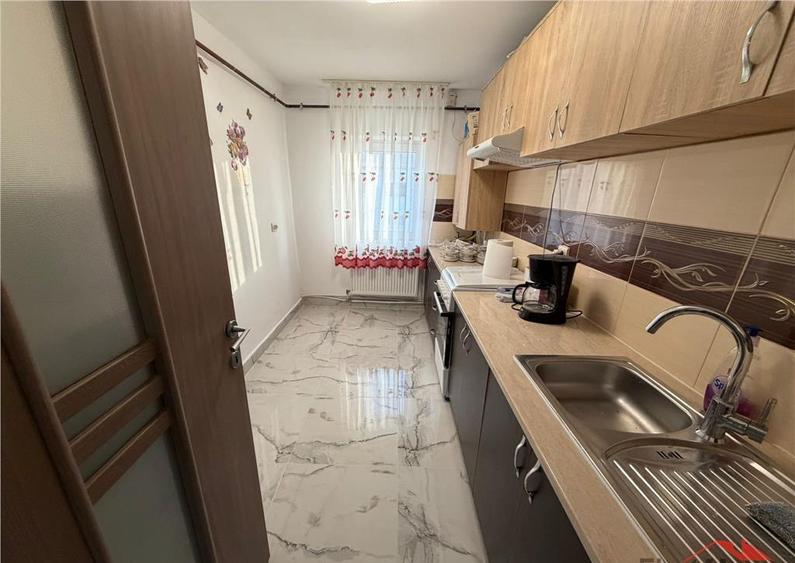 Apartament 3 camere , zona Inspectorat Scolar, etaj 4 cu ac - 10