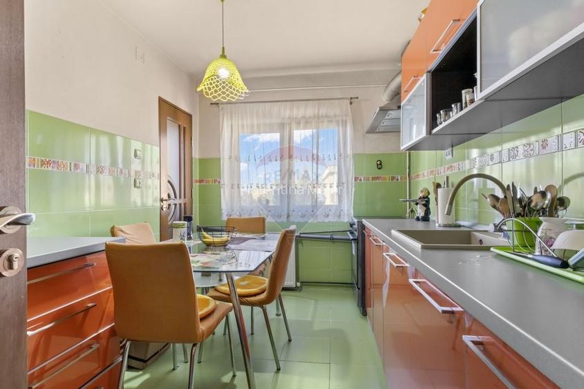 Apartament cu 5 camere decomandat de vanzare in Micalaca,Arad