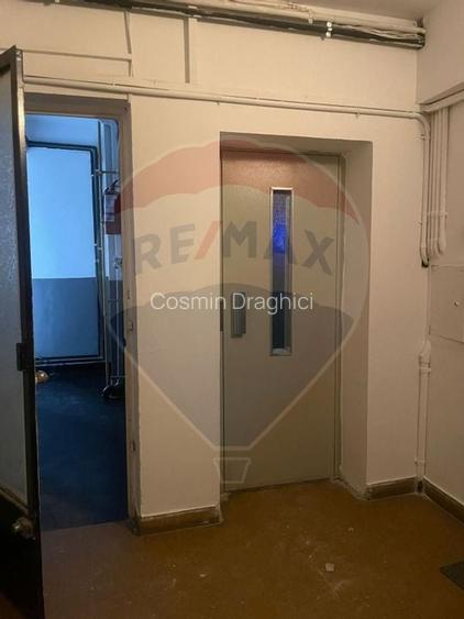 Garsoniera spatioasa - Piata Romana, vedere spre ASE, disponibila acum