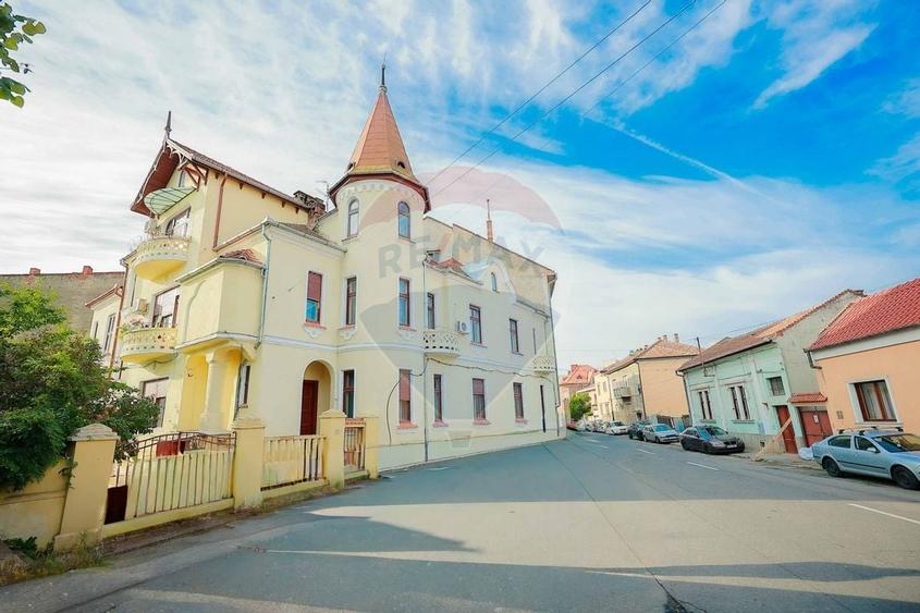 Spațiu comercial de vânzare situat ultracentral, str. George Enescu - 2