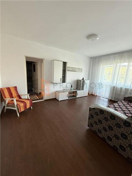 Apartament 2 camere cf 1 semidecomandat zona Crang - 1