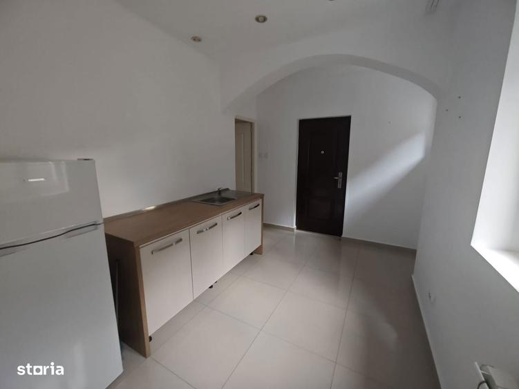 Apartament cu 5 camere, balcon si aer conditionat - 6