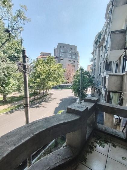 Apartament cu 3 camere decomandat, mobilat în Pache Protopopescu