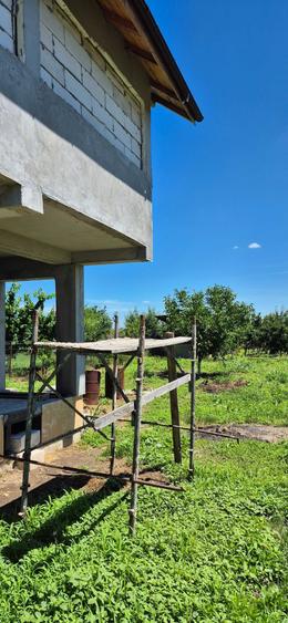 Casă cu 4 camere în Comana