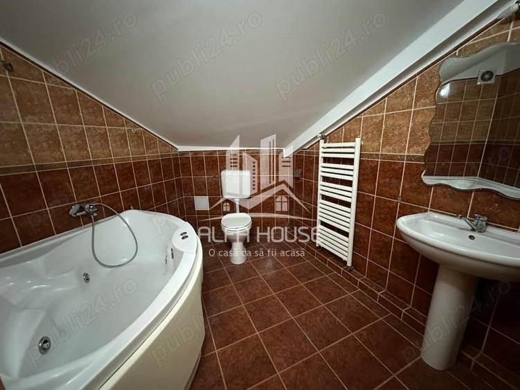 Apartament cu 3 camere decomandat în Triaj