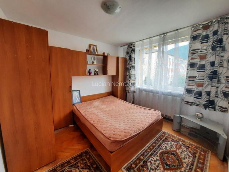 Apt  2 camere, decomandat, 56 mp, Precista, Cod 158850