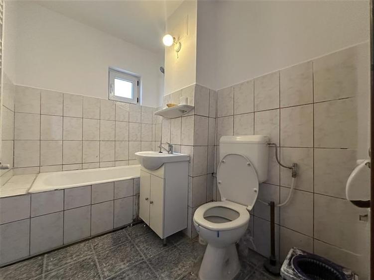 Etaj 2 bloc izolat cu centrala proprie - 11