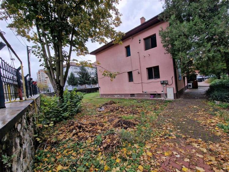 Resita CHIRIE Central, 355 mp. Demisol, Parter, Etaj 1 - 3