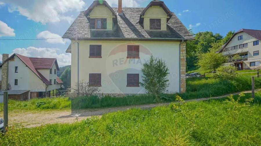 Casa / Vila de vanzare Fundata- Romania - 18