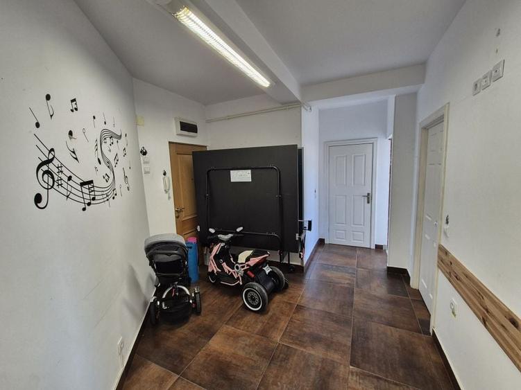 Spatiu comercial 109,54 mp + teren 222 mp + 2 locuri de parcare - Varteju - 10