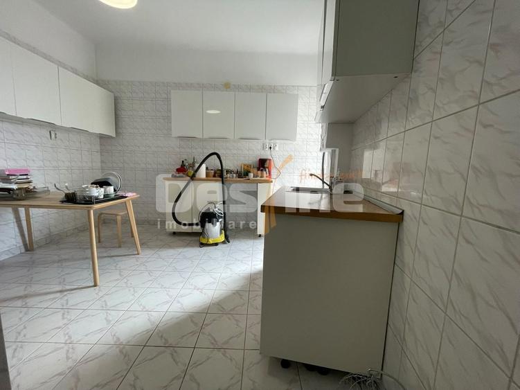 Apartament cu 5 camere decomandat, mobilat în Pache Protopopescu