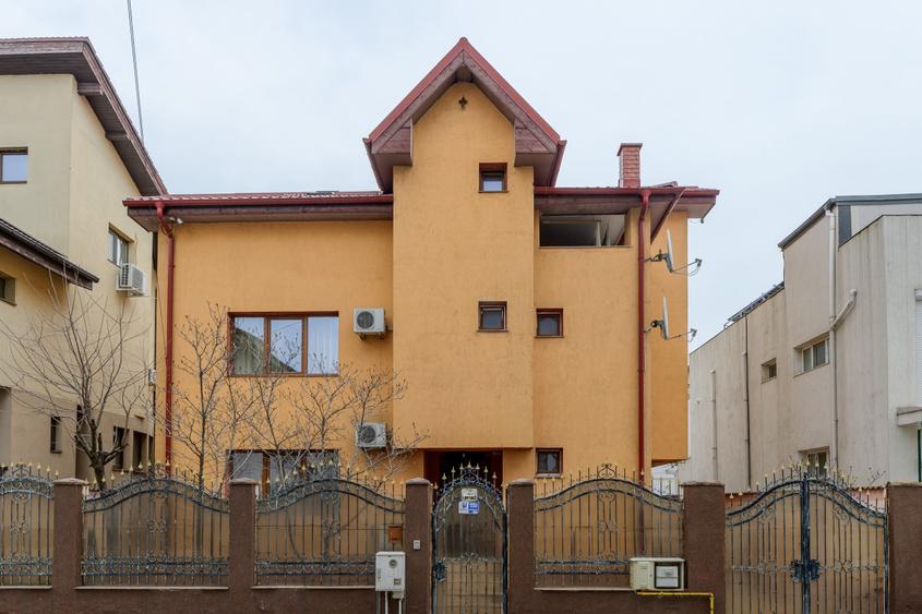 Vilă spațioasă S+P+1+M | 306 mp utili | Sector 3 – Trapezului | 9 camere | 4 Bai - 32