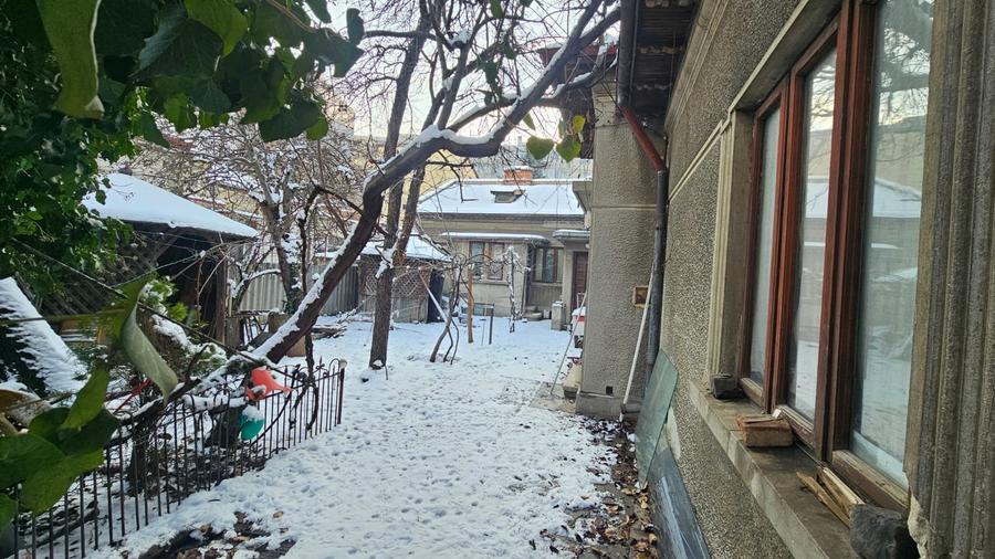 Teren patrat, strada linistita langa Ciuperca Domenii - 1