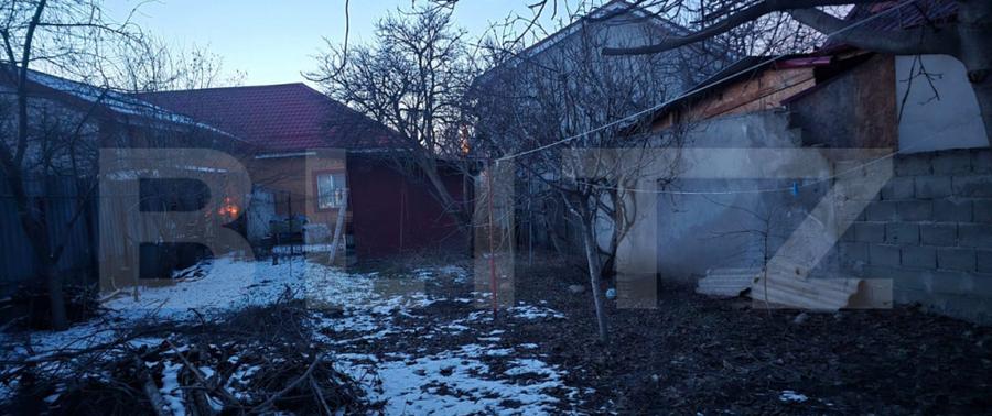 Casa demolabila, 50 mp, teren 327 mp, zona 1 Mai - 8