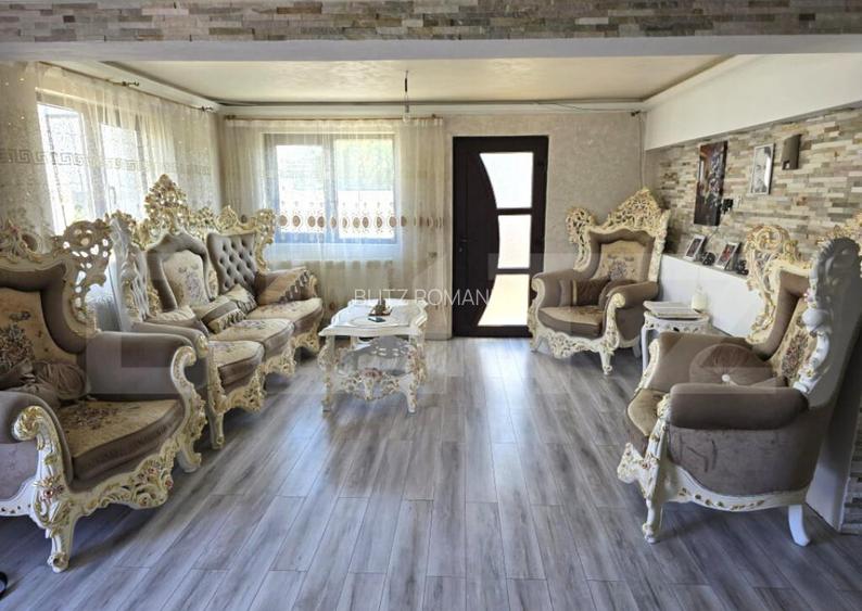 Casa cu 5 camere + garaj , situata in Valea Ursului