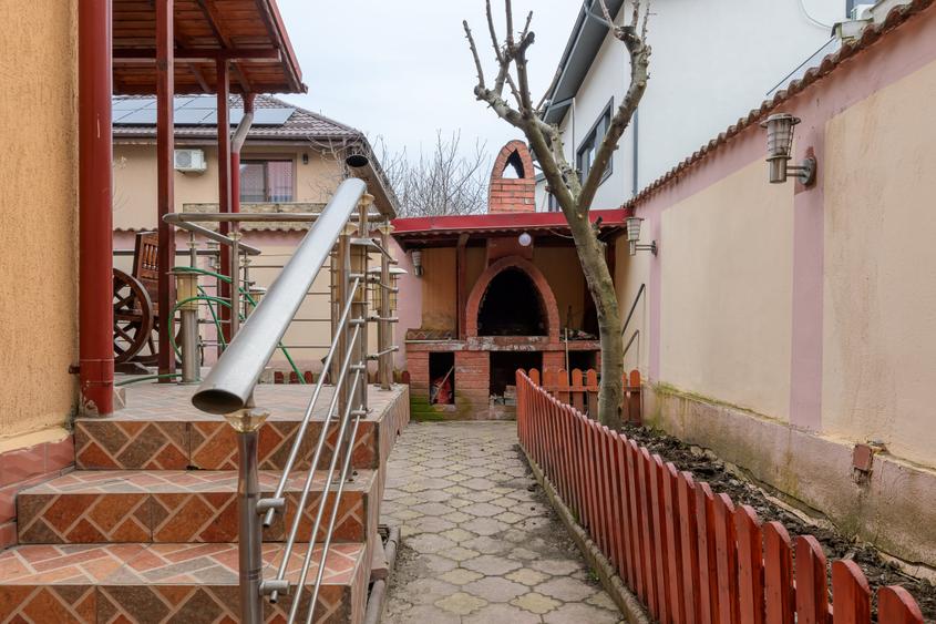 Vilă spațioasă S+P+1+M | 306 mp utili | Sector 3 – Trapezului | 9 camere | 4 Bai - 28