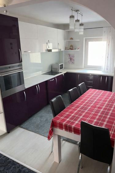 Vand apartament 4 camere 2 bai cartierul Noua - 1