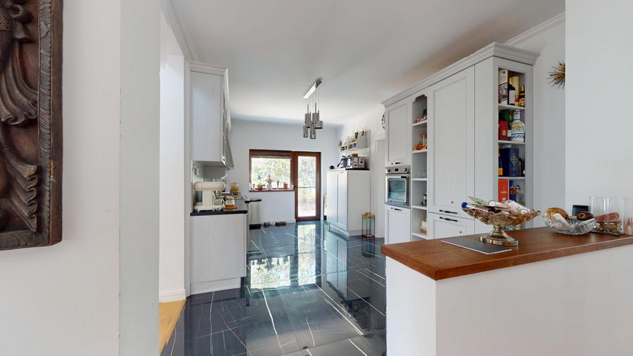 Imobil  de lux pe malul lacului cu ponton, complet mobilat si utilat - 18