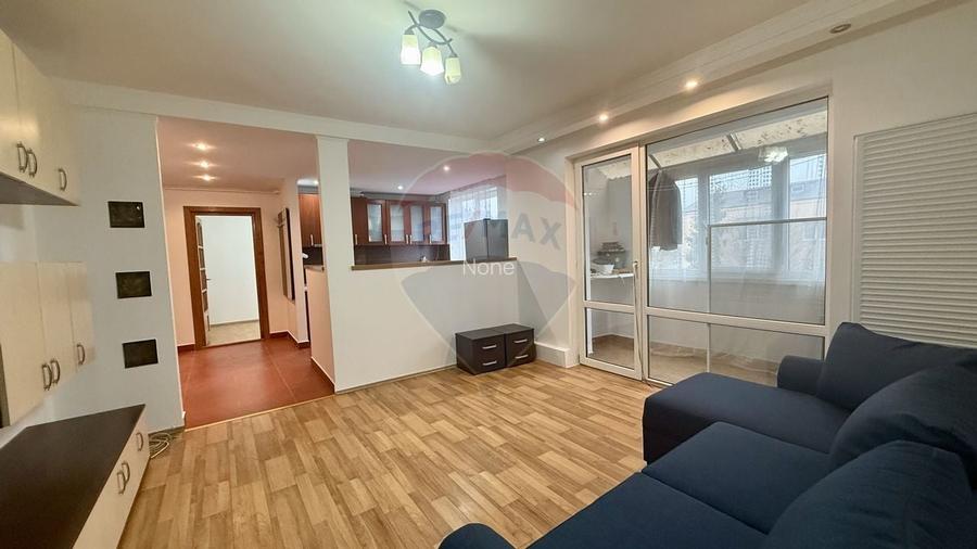 Apartament cu 3 camere de inchiriat str. George Cosbuc