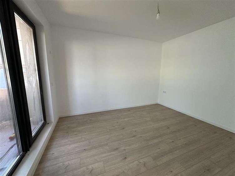 Apartament 3 Camere în bloc finalizat, etaj intermediar, construcție n - 7