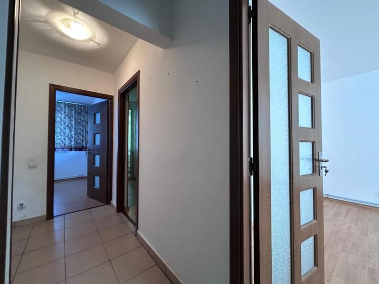 VANZARE BIROURI, CABINET, SALON, IN ȘASE CAMERE CU MULTIPLE DEPENDINȚE - 5