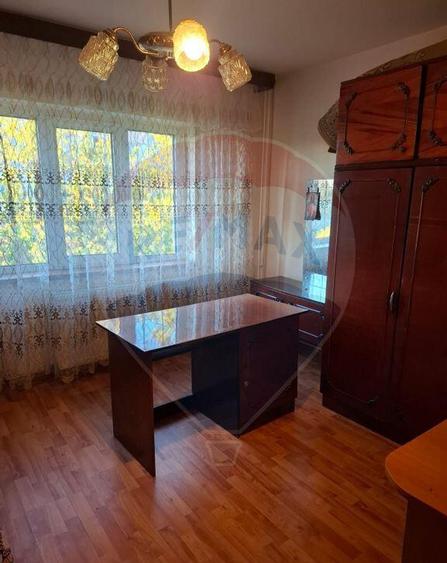 Apartament cu 3 camere de inchiriat in zona 1 Mai - 6