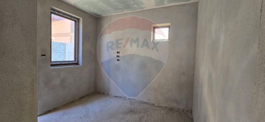 CASA CU ETAJ DE VANZARE LA GRI LA 12 KM DE ARAD ZIMANDUL NOU - 11