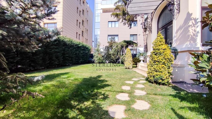 Casă individuală cu 8 camere cu Canalizare în Calea Călărașilor